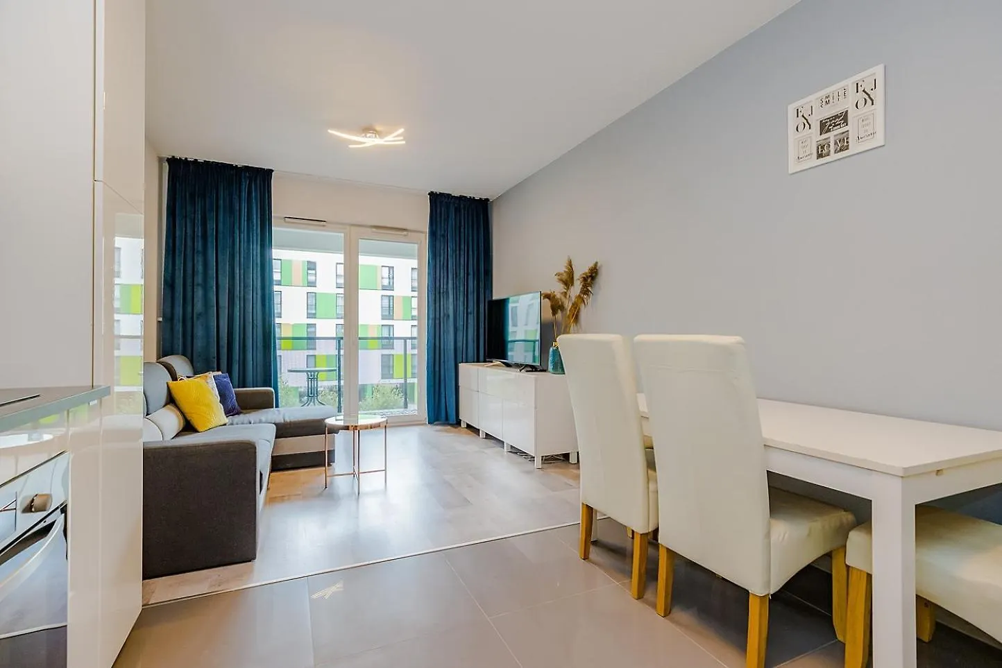 Family Apartment Żoliborz by Renters Warszawa Polska